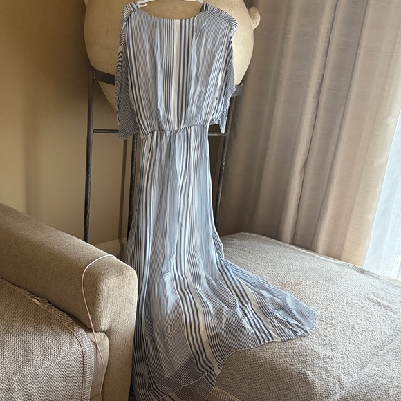 Elegant Striped Maxi Dress - Picture 3 of 6